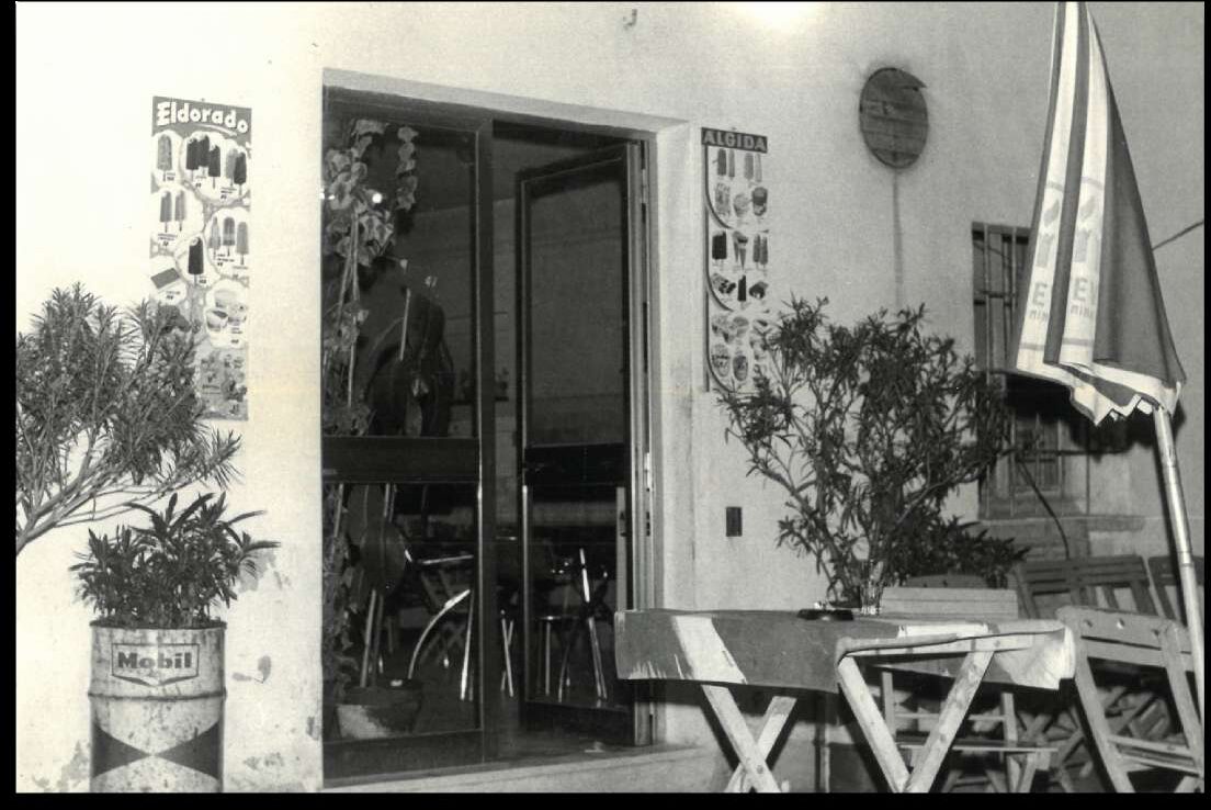 L'ingresso dell'osteria negli anni Cinquanta